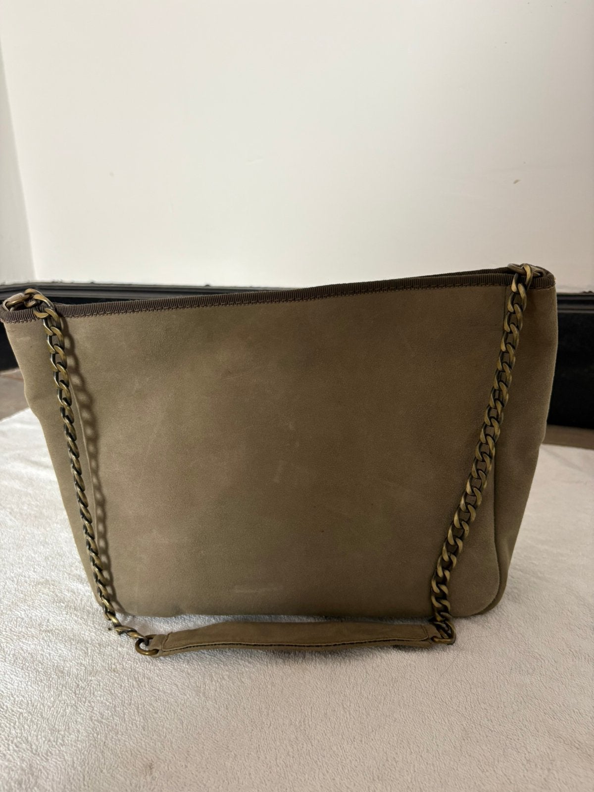 Sac Cabas Véronique Milgrom Daim Suède Kaki & Chaînes Dorées, Enlèvement, Comme neuf, Autres couleurs, Sac à bandoulière