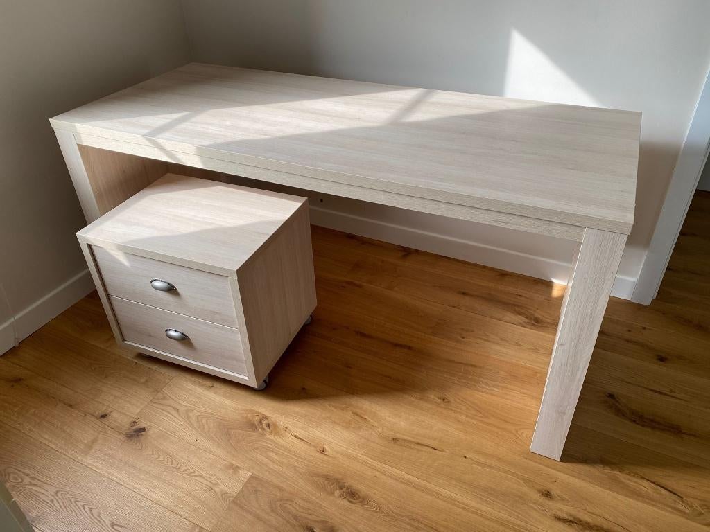 Bureau Lessenaar, Ophalen, Gebruikt