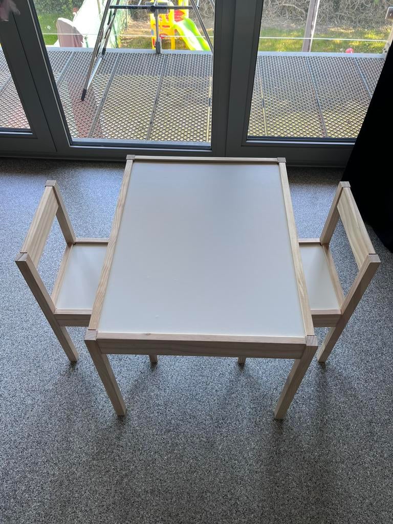 IKEA LÄTT kindertafel met 2 stoelen, gemaakt, Kinderen en Baby's, Ophalen, Zo goed als nieuw