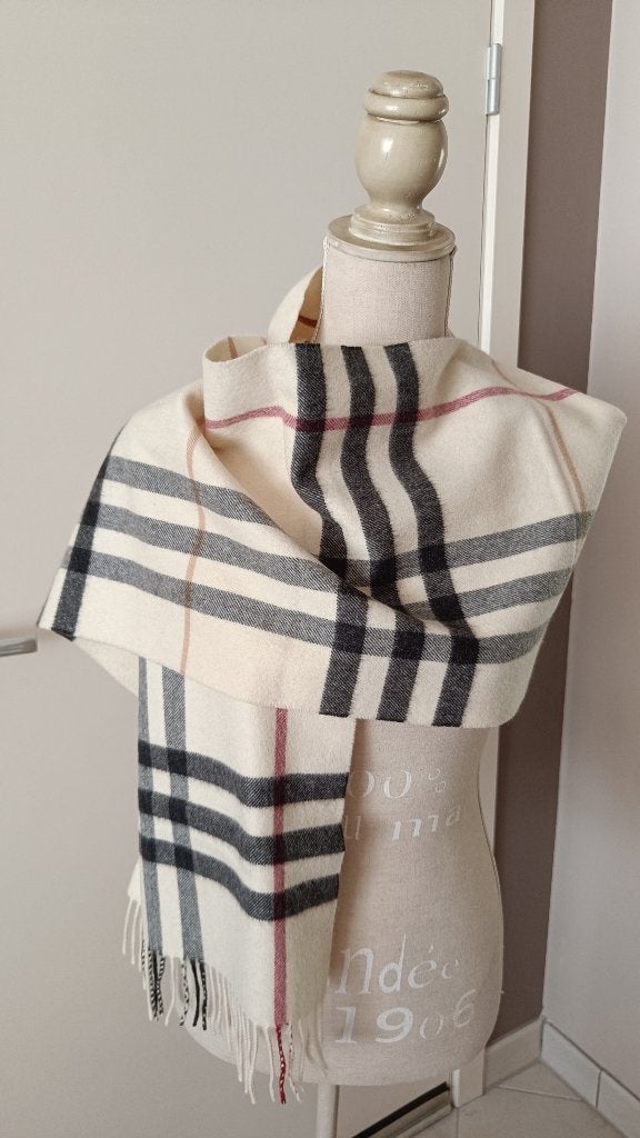 Echarpe Burberry, Vêtements | Femmes, Burberrys, Envoi, Comme neuf, Écharpe