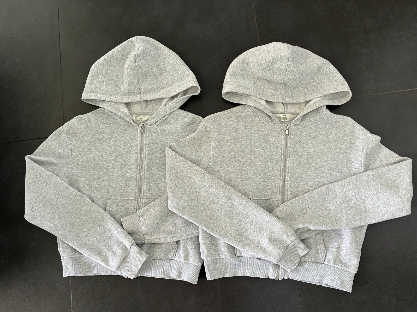 2x grijze kapgilet H&M - maat 158/164 ( tweeling), Kinderen en Baby's, Kinderkleding | Maat 158, Ophalen of Verzenden, Gebruikt