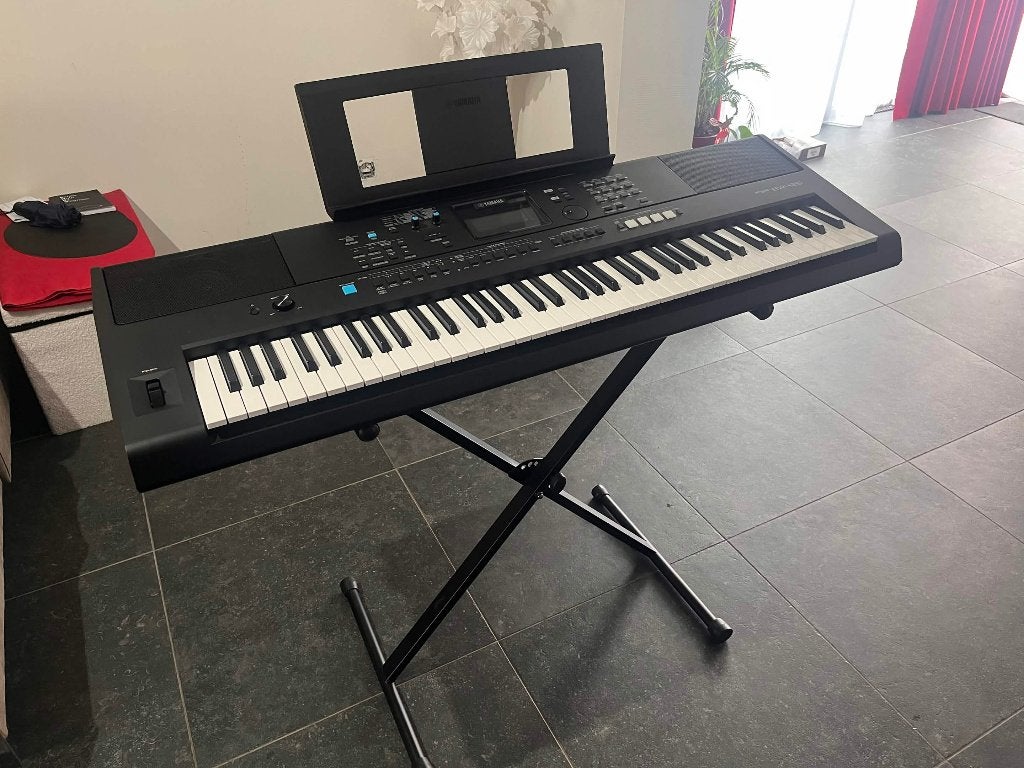 yamaha psr-ew425 met voetsteun, Muziek en Instrumenten, Keyboards, Ophalen, Zo goed als nieuw, Yamaha