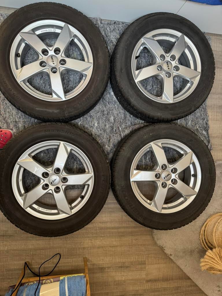 A vendre kit hiver jantes alliages 15’, Enlèvement, Pneu(s)