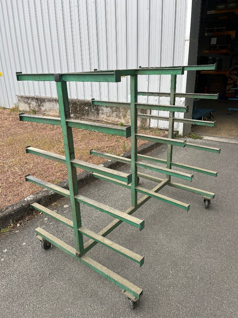 Groen horizontaal rack op wielen, Ophalen