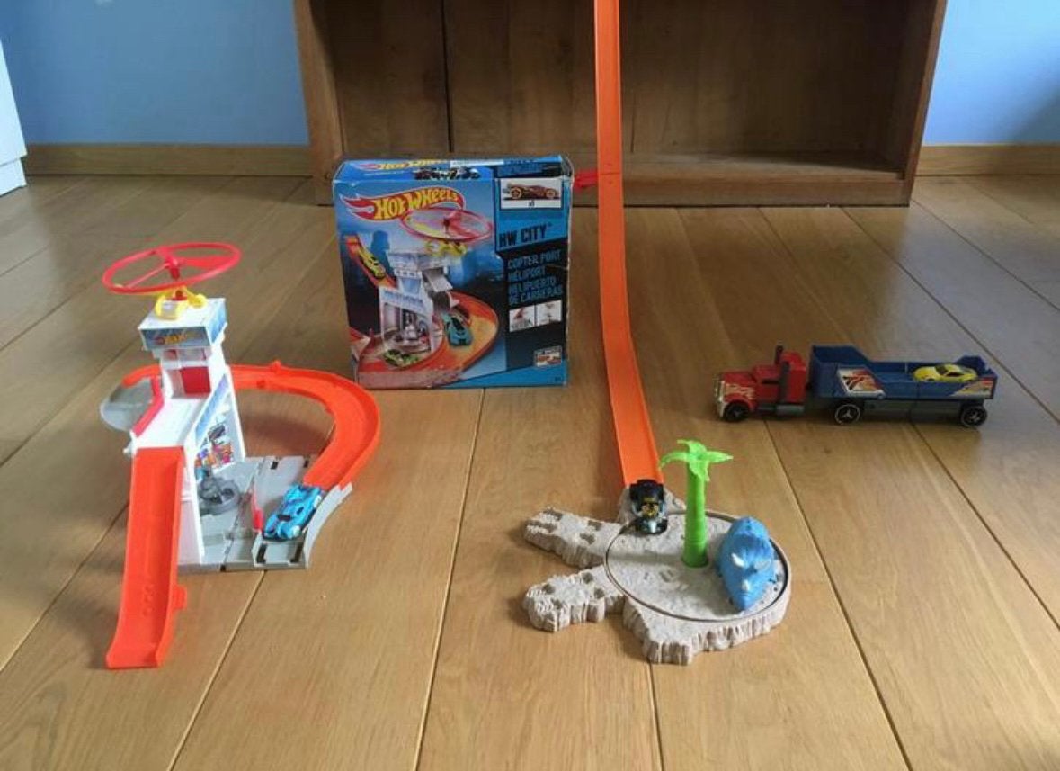 3 jeux / circuit Hot Wheels + 3 voitures état impeccable, Kinderen en Baby's, Speelgoed | Racebanen, Zo goed als nieuw, Racebaan