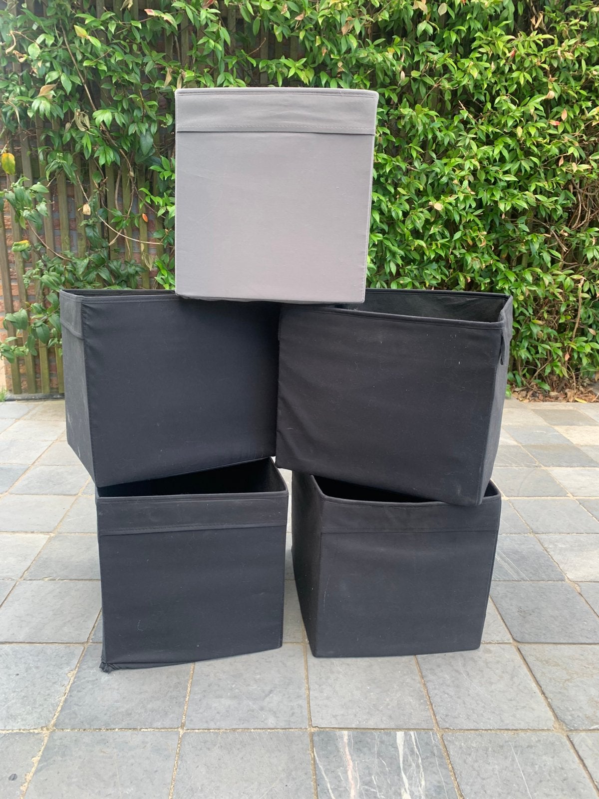4 zwarte en 1 grijze drona ikea inzetbox voor kallax, Ophalen, Gebruikt, Drona