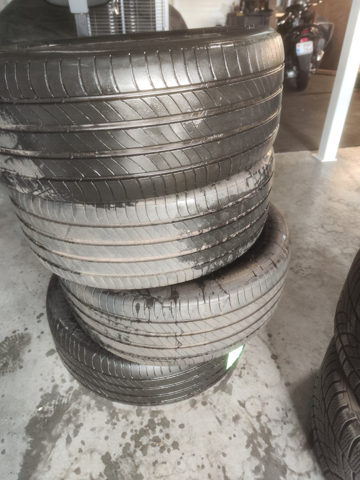 235 50 19 MICHELIN, Enlèvement ou Envoi, Pneu(s)