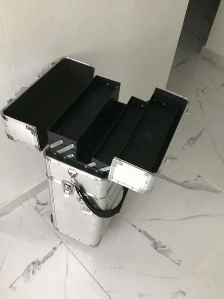 Kapper koffer in aluminium in goede staat Made Europa, Handtassen en Accessoires, Koffers, 45 tot 55 cm, Zo goed als nieuw, 70 cm of meer