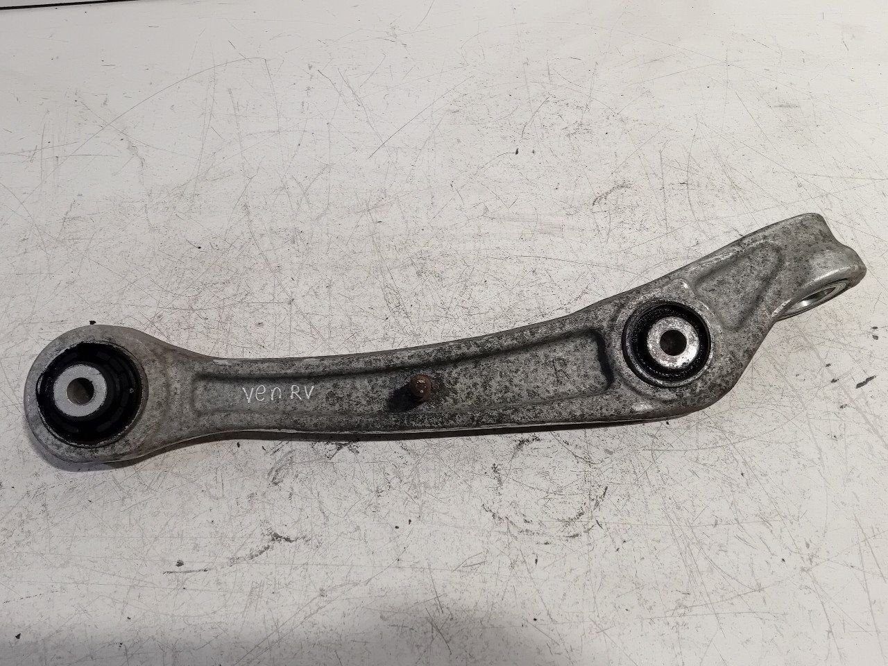Draagarm rechts voor onder Audi A6, Onderdelen@venauto.nl, Van der Ven Autorecycling B.V., Gebruikt, Ettenseweg 76, 4706 PB Roosendaal, The Netherlands