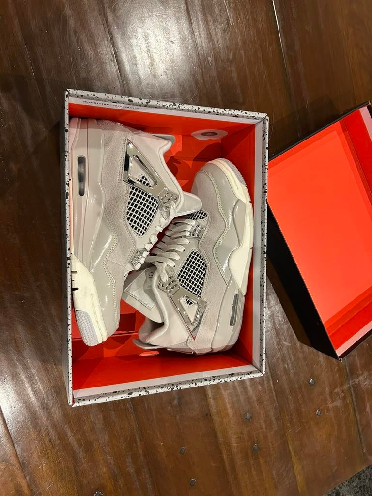 WMNS AIR JORDAN 4 RETRO, Ophalen, Overige kleuren, Zo goed als nieuw, Sneakers