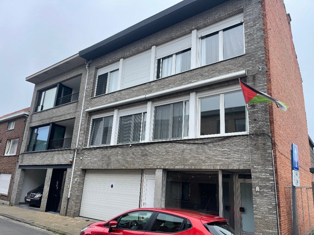 Opbrengsteigendom met magazijn in Sint Niklaas, Immo, Huizen en Appartementen te koop, 200 tot 500 m², Sint niklaas, 6 kamers