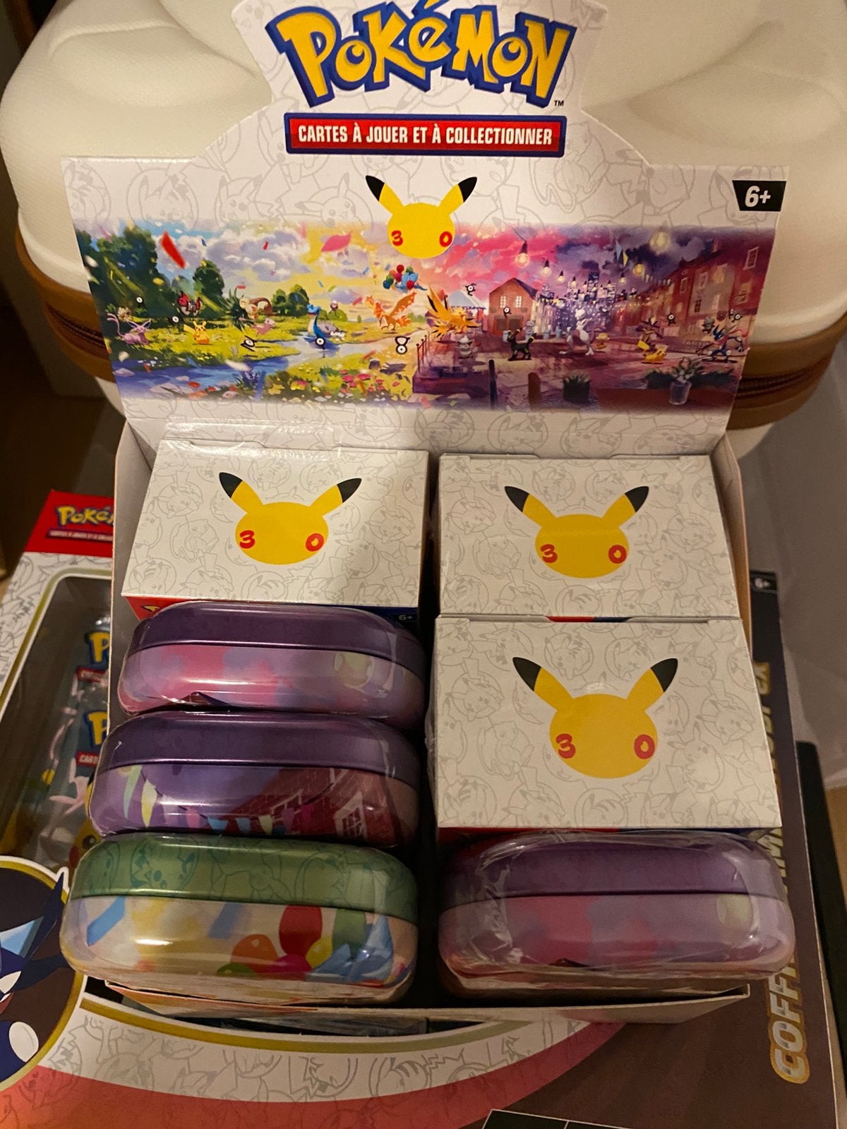 4 mini tins and 3 booster bundles in collecters box, Ophalen of Verzenden, Zo goed als nieuw, Booster
