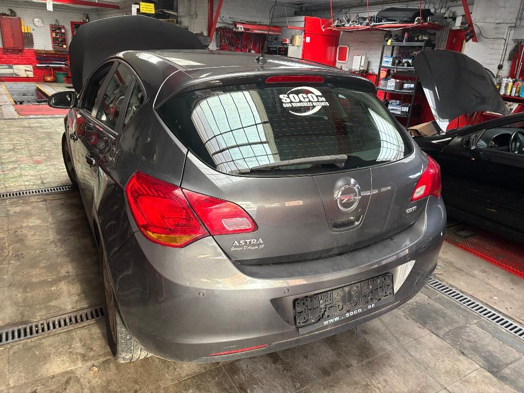 FEU ARRIERE OPEL ASTRA J 5 PORTES, RUE BRIGADE PIRON 307, Enlèvement, Utilisé, Garage_bila@yahoo.fr