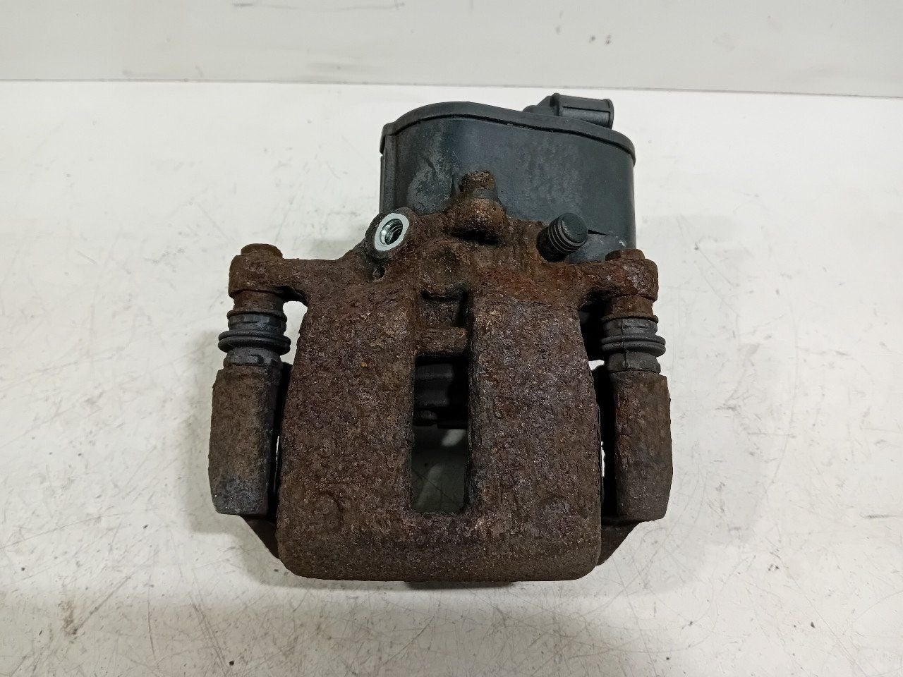 Remklauw rechts achter Ford S-Max, Onderdelen@venauto.nl, Van der Ven Autorecycling B.V., Gebruikt, Ettenseweg 76, 4706 PB Roosendaal, The Netherlands