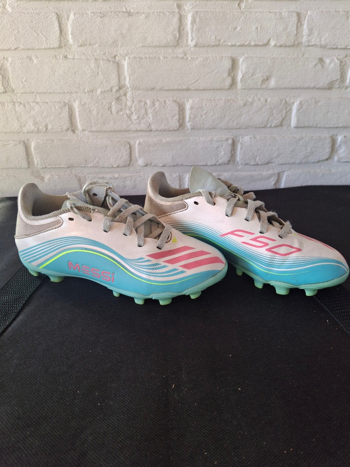 voetbalschoen Adidas F50 Messi maat 33, Sport en Fitness, Ophalen, Gebruikt, Schoenen