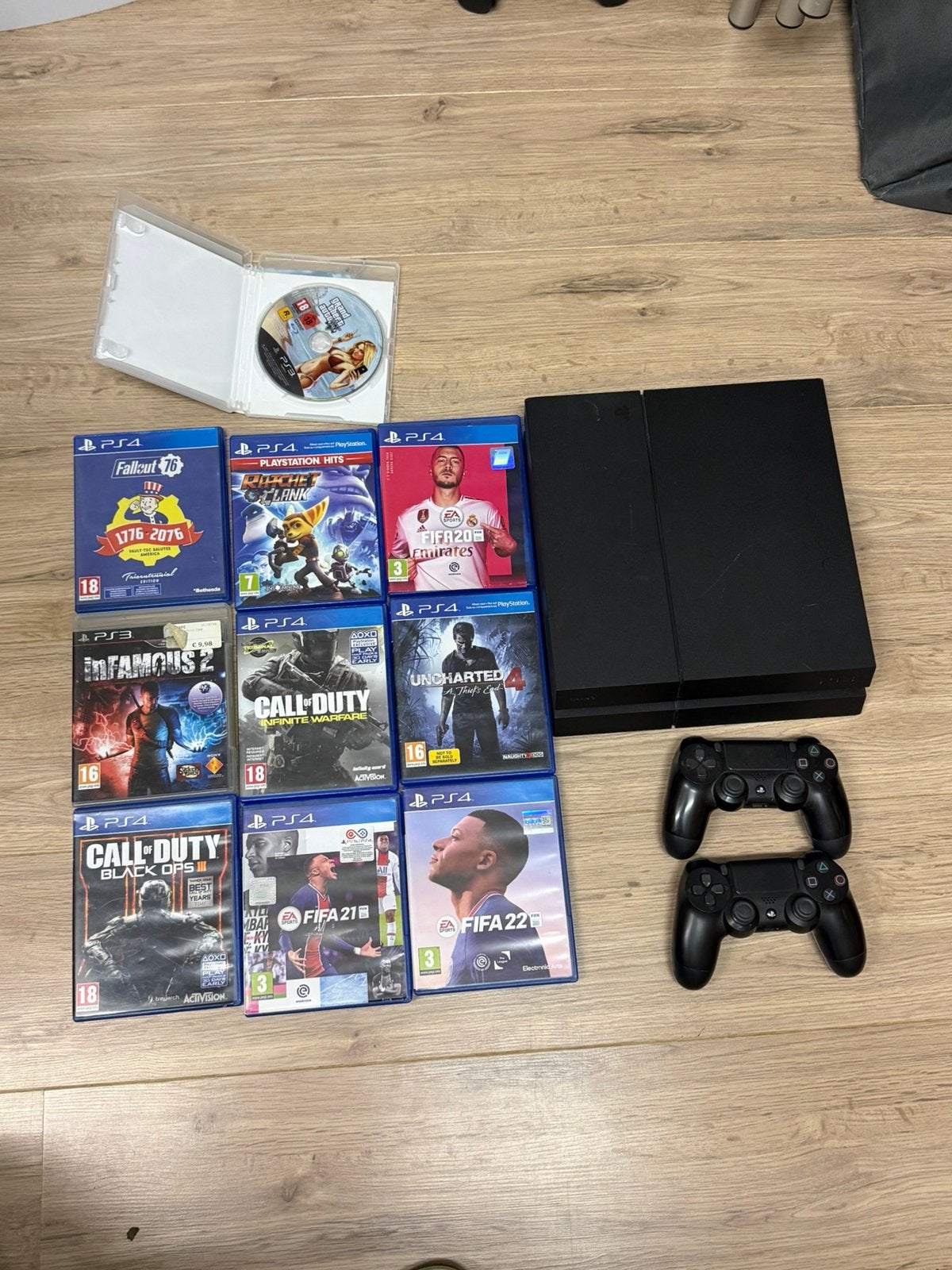 Playstation 4 + 10 jeux + 2 manettes, Consoles de jeu & Jeux vidéo, 500 GB, Comme neuf, Enlèvement, Avec 2 manettes