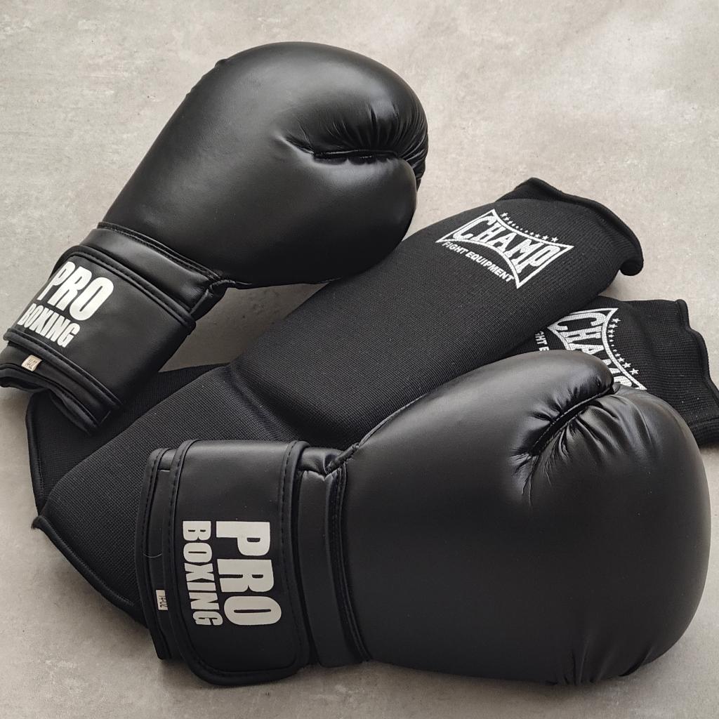 Gants Pro Boxing et protège-tibias Champ, Enlèvement ou Envoi, Comme neuf, Gants de boxe