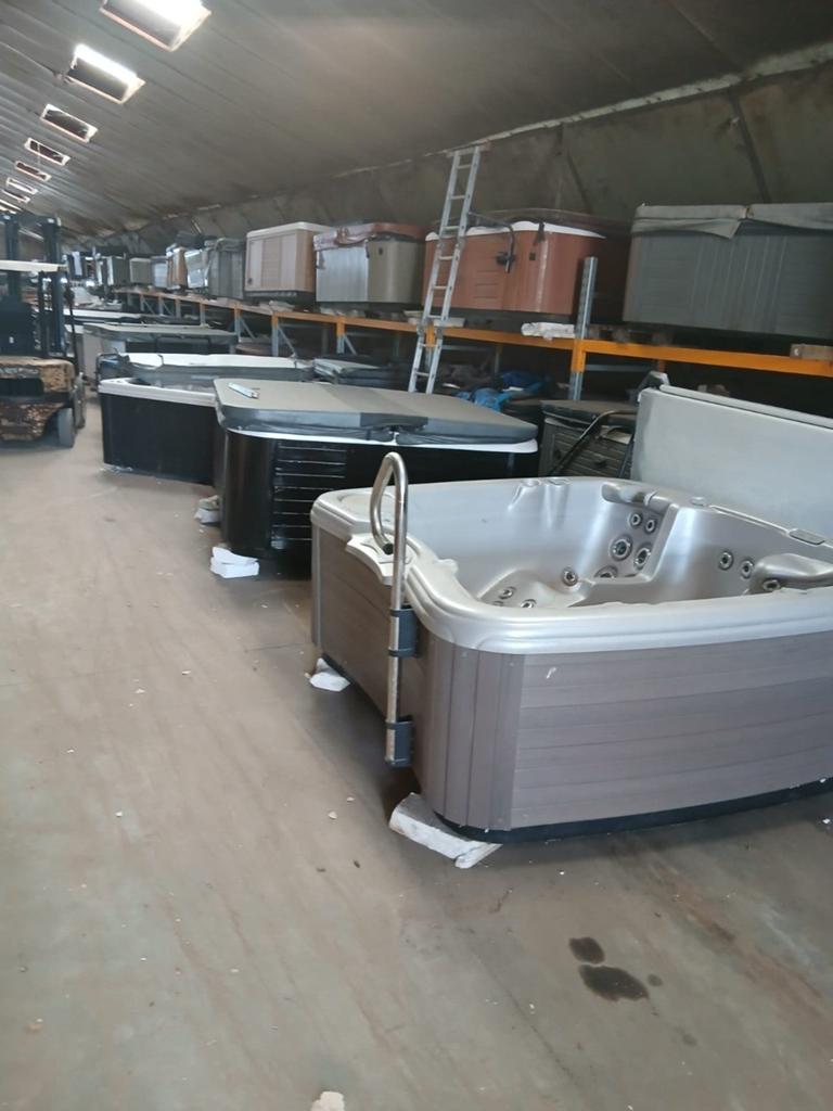 Jacuzzi gratis livree  1 ans garantie, Jardin & Terrasse