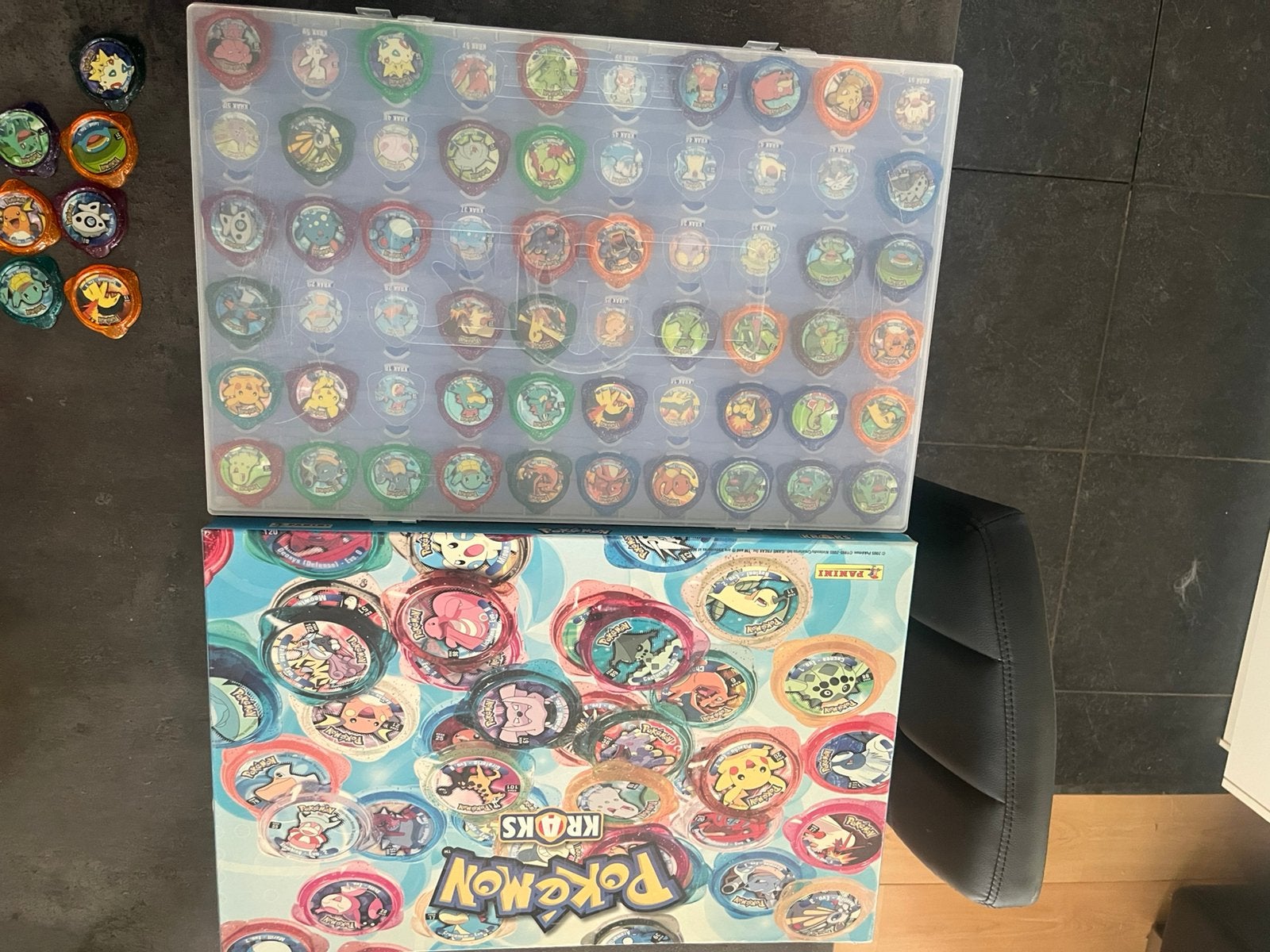 Kraks Pokémon Panini 2005 - 82 uniques + 13 doubles + farde, Enlèvement ou Envoi, Comme neuf, Album ou Livre