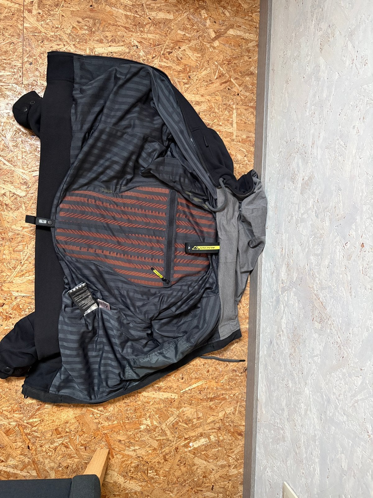Macna Nuclone Zwart (XL)+ D30 rugprotector Viper Pro Xl, Motoren, Ophalen, Nieuw zonder kaartje, Heren, Jas | textiel