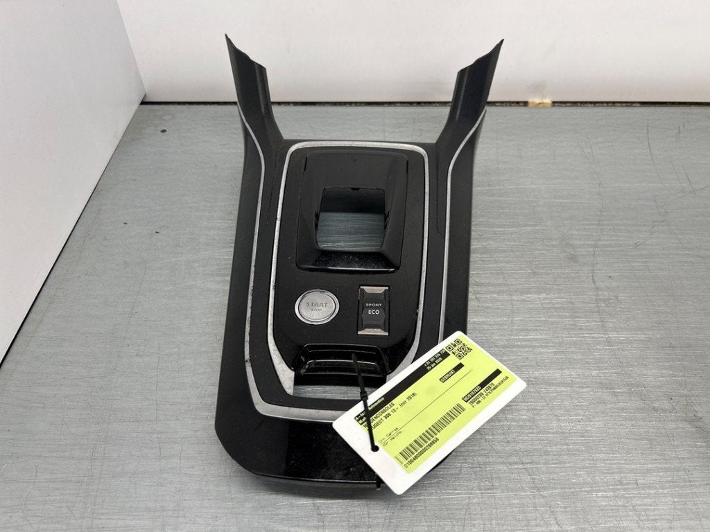 MIDDENCONSOLE 308 (L3 / L8 / LB / LH / LP) (|98201078ZD|), Kontakt-peugeot@peugeot.com, Gebruikt, Peugeot Deutschland GmbH, Bahnhofsplatz
65423  Rüsselsheim, DE