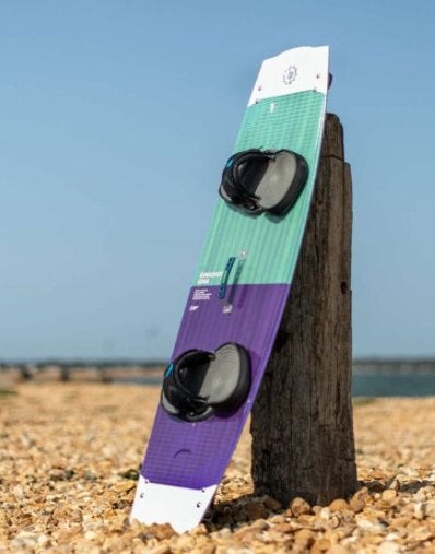 Slingshot Kiteboard - Luna V1 (NEW), Sports nautiques & Bateaux, Kitesurf, Double astuce, Enlèvement, Neuf, Planche de kite