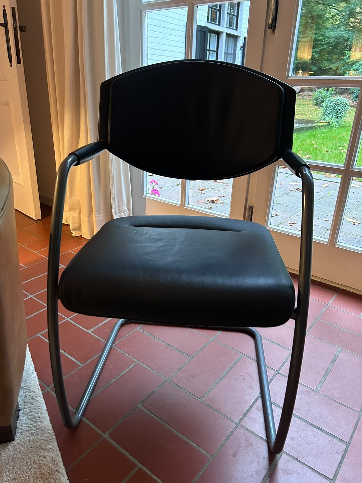 Bezoekersstoel, Huis en Inrichting, Ophalen, Zo goed als nieuw, Zwart, Leer