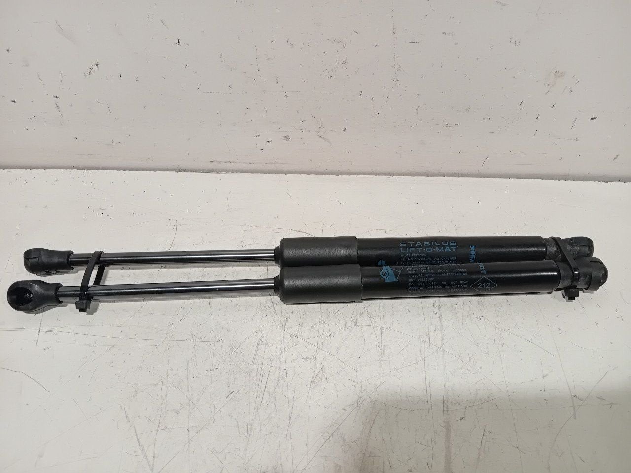 Gasdrukveerset voor Renault Austral, Onderdelen@venauto.nl, Van der Ven Autorecycling B.V., Gebruikt, Ettenseweg 76, 4706 PB Roosendaal, The Netherlands