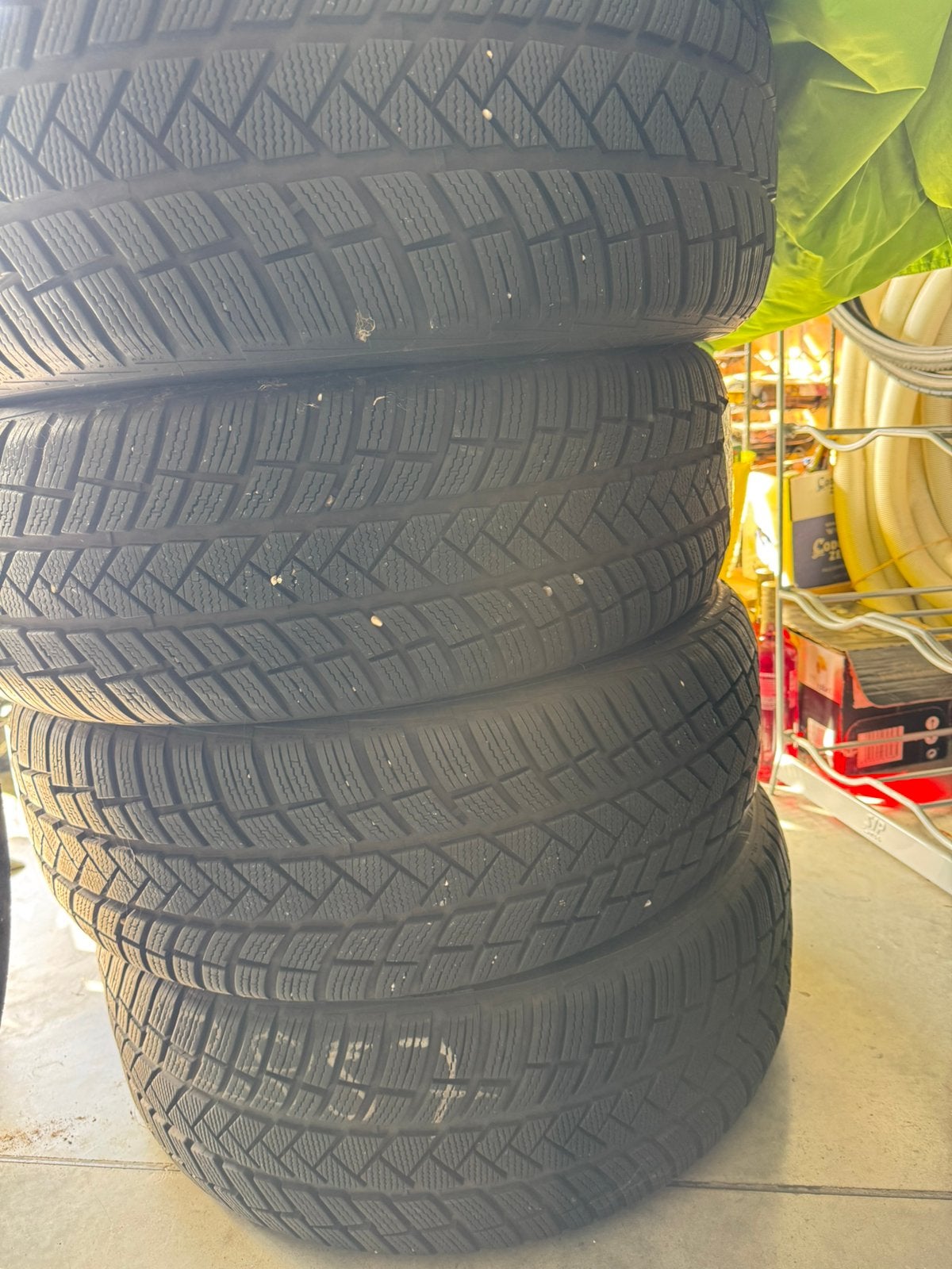 Winterbanden audi Q4, Auto diversen, Ophalen, Zo goed als nieuw