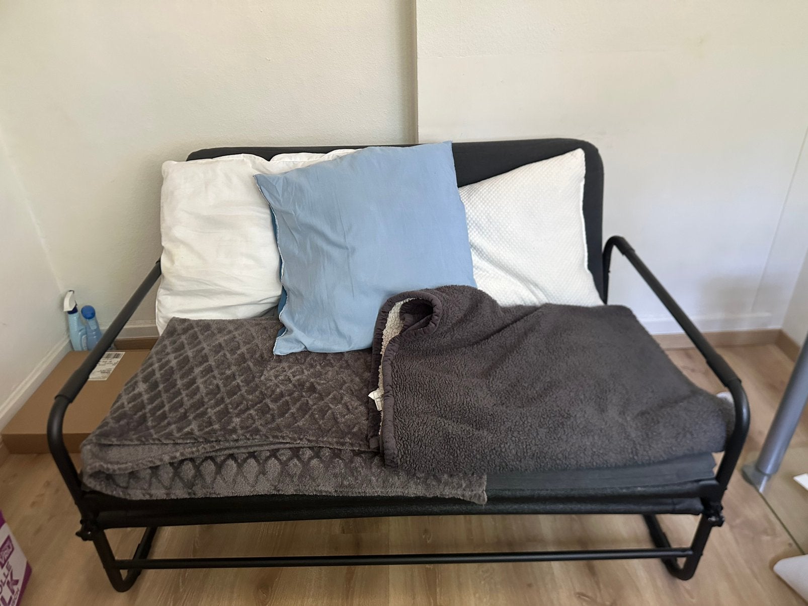 Canapé-lit IKEA HAMMARN + 5 coussins + 2 plaids, Huis en Inrichting, Slaapkamer | Slaapbanken, Zo goed als nieuw, Ophalen