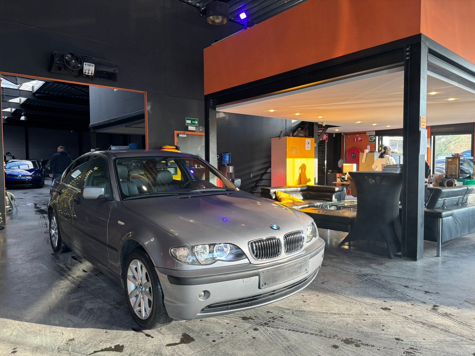 BMW 318i, 100 kW, Argent ou Gris, Achat, Entreprise