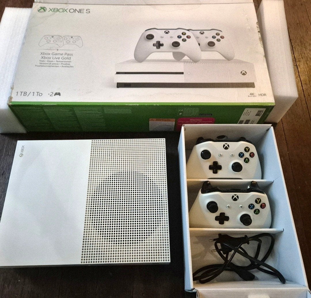 Xbox one S met 1TB + 2 controllers + originele doos, Games en Spelcomputers, Ophalen of Verzenden, 1 TB, Xbox One