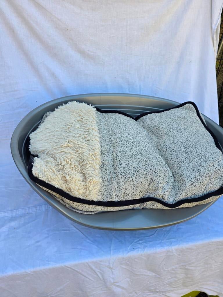 Hondenbed en kussen, de afmetingen zijn hieronder, Dieren en Toebehoren, Ophalen