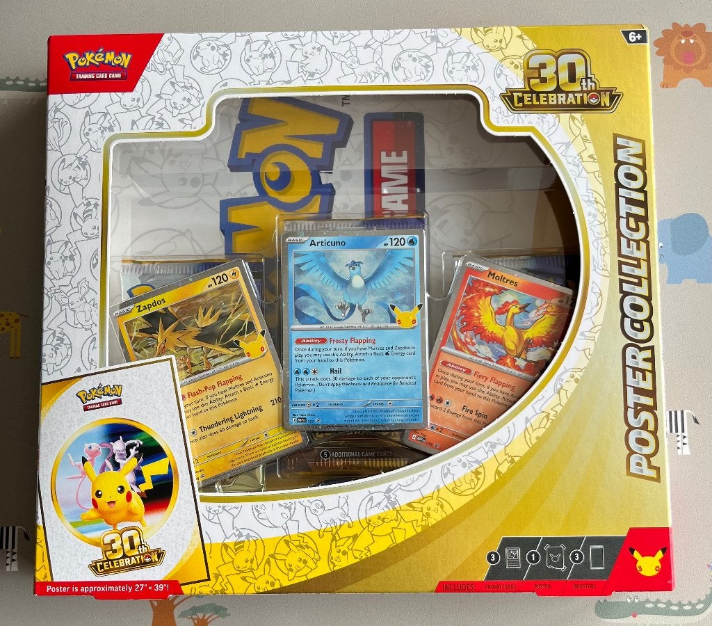 Pokémon 30th poster collection (2 maal beschikbaar), Ophalen, Nieuw, Boosterbox, Foil