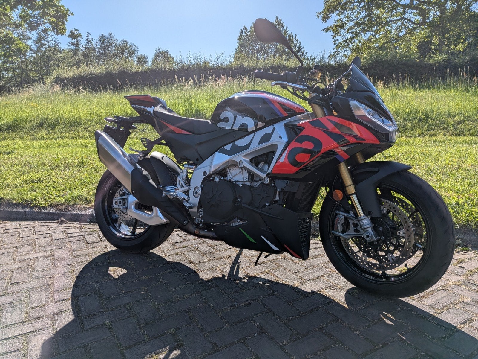 Aprilia Tuono V4 factory - amper 5000km, Motoren, Motoren | Aprilia, Particulier, Gebruikt
