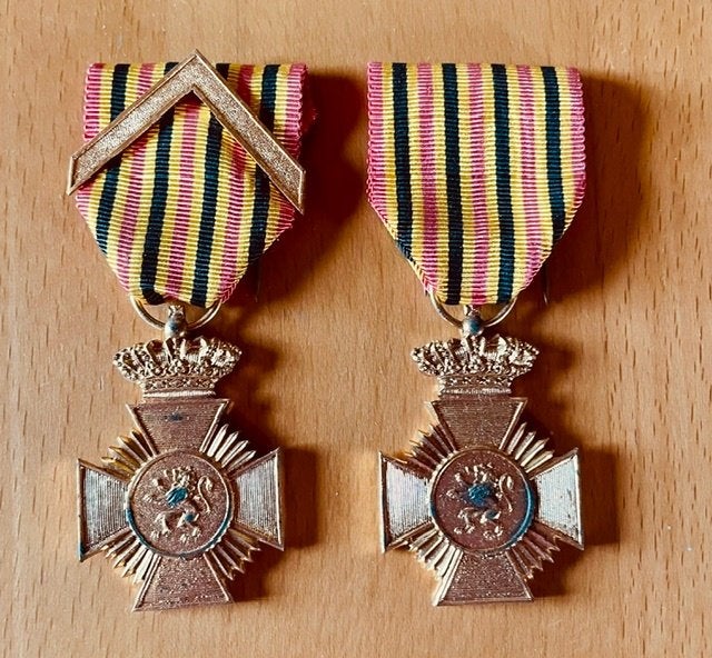À vendre : 2 médailles, Collections, Enlèvement ou Envoi, Autres, Ruban, Médaille ou Ailes