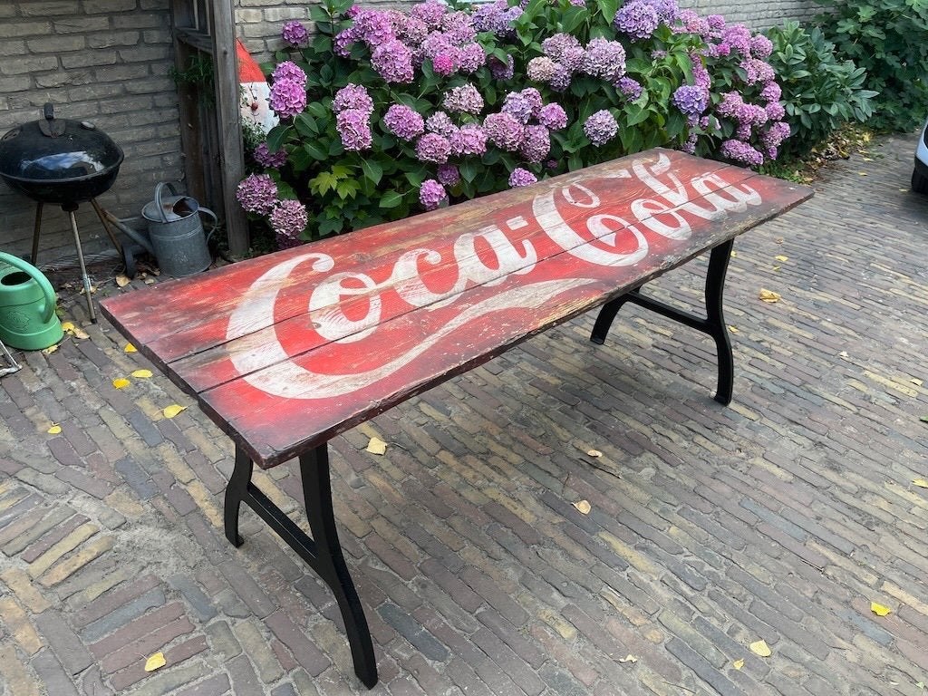 Ancienne table Coca Cola très unique avec base en fonte, Enlèvement, Utilisé, Ustensile