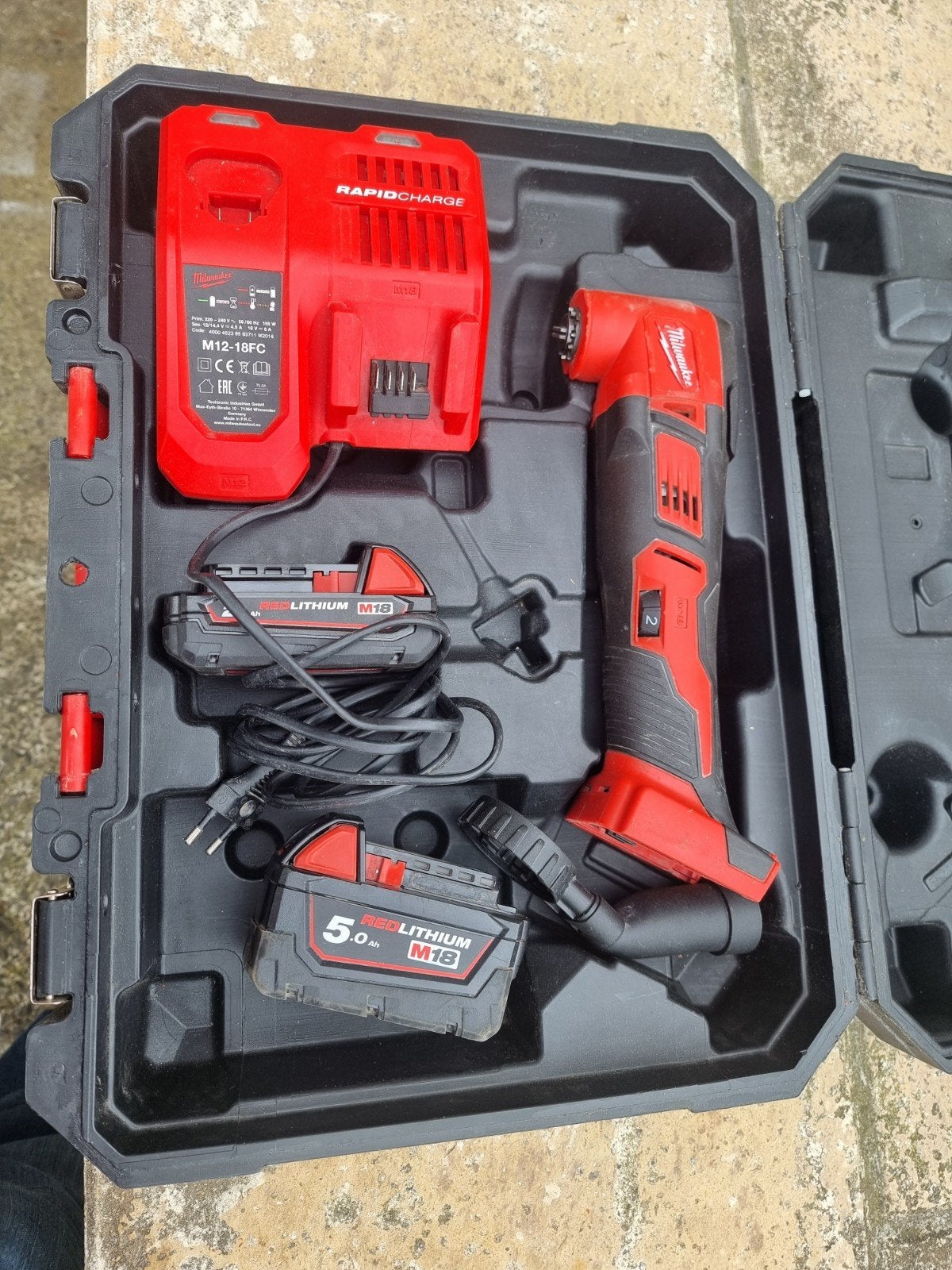 Milwaukee multi tool, Enlèvement