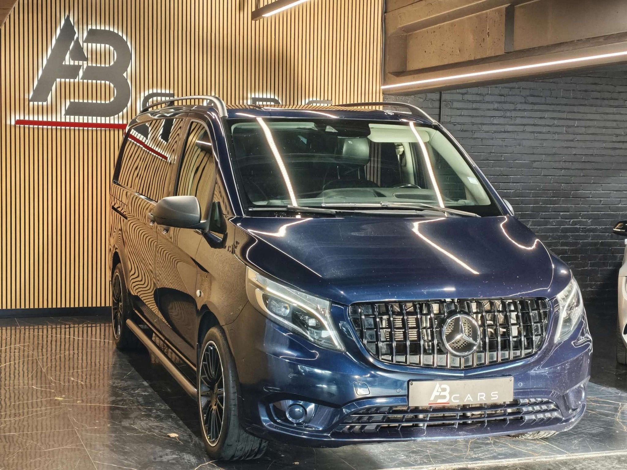Mercedes-Benz Vito 2.1D LOOK AMG FULL OPTIONS (bj 2018), Auto's, Automaat, 4 deurs, Gebruikt, Euro 6