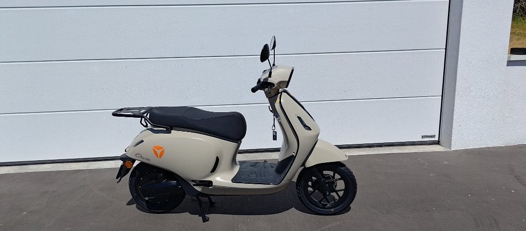 Nieuwe elektrische bromfiets Yadea Owin, Fietsen en Brommers, Ophalen, Nieuw, Overige merken