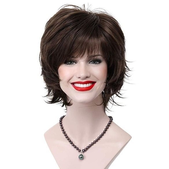 Moderne pruik kort haar met plukjes kleur 8, Handtassen en Accessoires, Uiterlijk | Haarverzorging, Verzenden, Nieuw