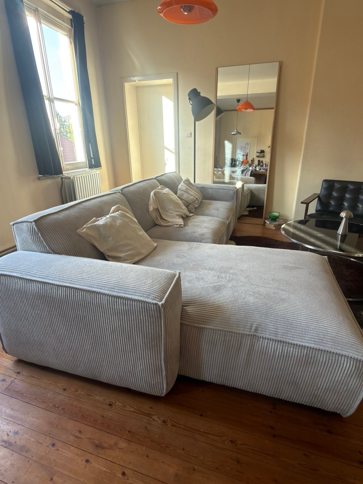 Sofa suede  (zo goed als nieuw) licht beige/grijs, Ophalen, Zo goed als nieuw