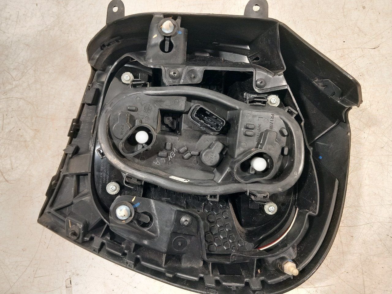 Achterlicht links buiten Smart Forfour, Onderdelen@venauto.nl, Van der Ven Autorecycling B.V., Gebruikt, Ettenseweg 76, 4706 PB Roosendaal, The Netherlands