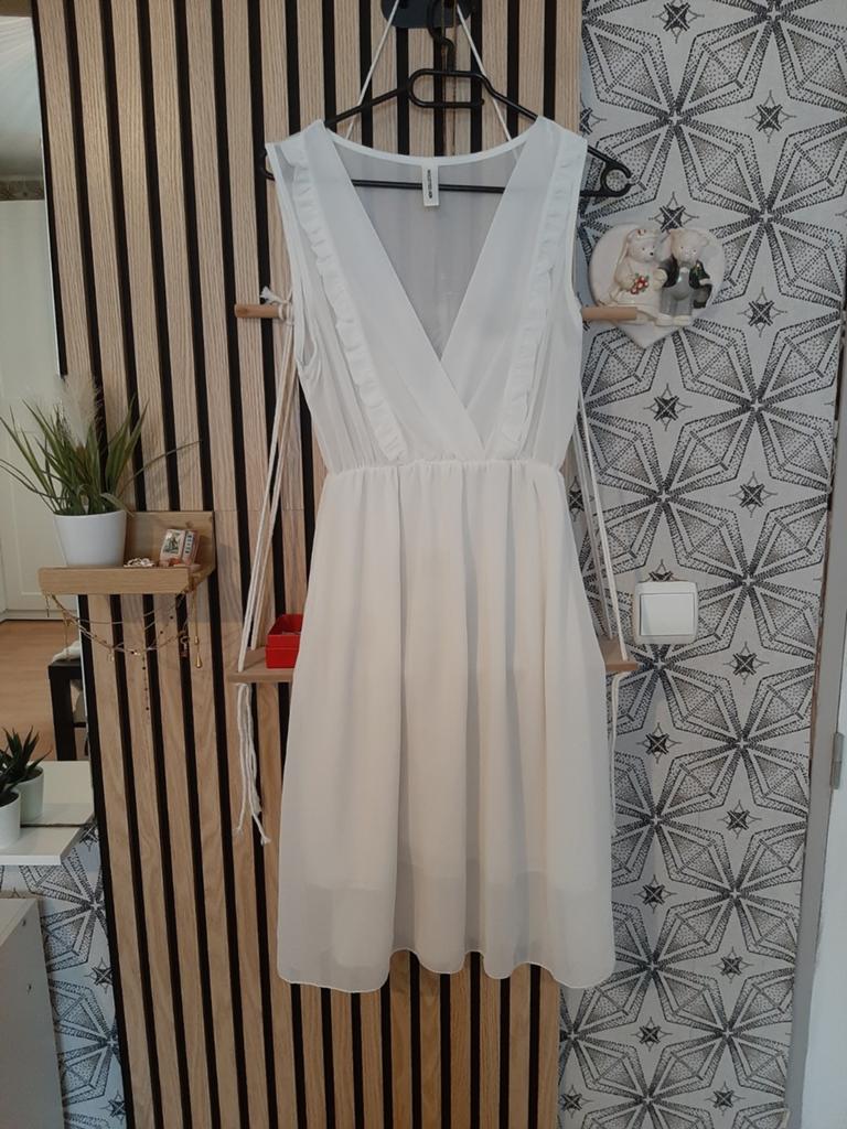Petite robe blanche S, Enlèvement