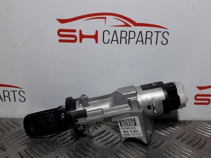 Serrure de contact + clé d'un Ford KA, Autos : Pièces & Accessoires, -, 3 mois de garantie, -, -