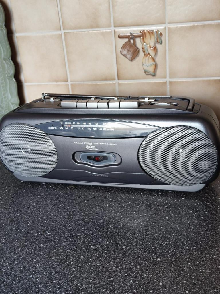 Radio cassette Elta, TV, Hi-fi & Vidéo, Radios, Utilisé, Radio, Enlèvement