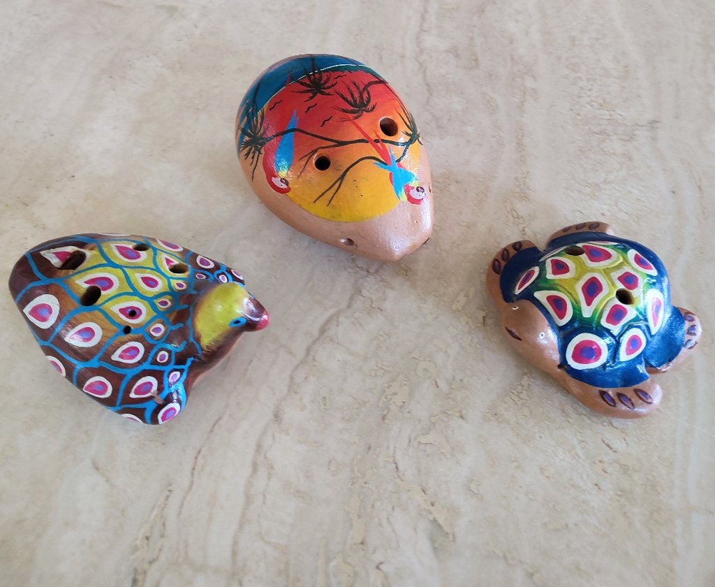 Lot de 3 ocarinas (flûtes artisanales) du Brésil, Matériau naturel, Autres types, Enlèvement ou Envoi, Multicolore