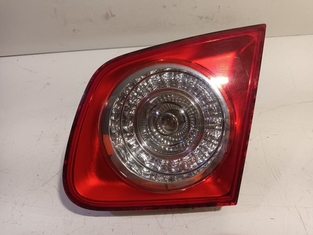 Achterlicht kofferdeksel achterklep rechts Volkswagen Jetta, Onderdelen@venauto.nl, Van der Ven Autorecycling B.V., Gebruikt, Ettenseweg 76, 4706 PB Roosendaal, The Netherlands
