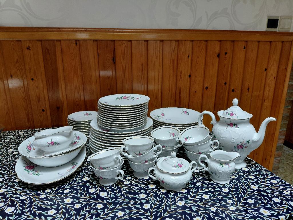 Servies bloemenmotief, Huis en Inrichting, Ophalen, Zo goed als nieuw, Overige stijlen, Porselein