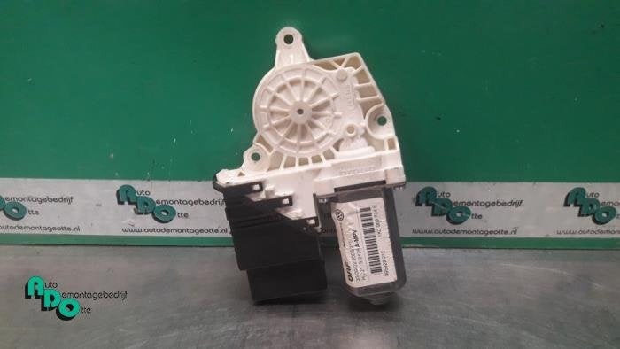 Raammotor Portier van een Volkswagen Touran (Touran 03-), Gebruikt, -, Volkswagen, -